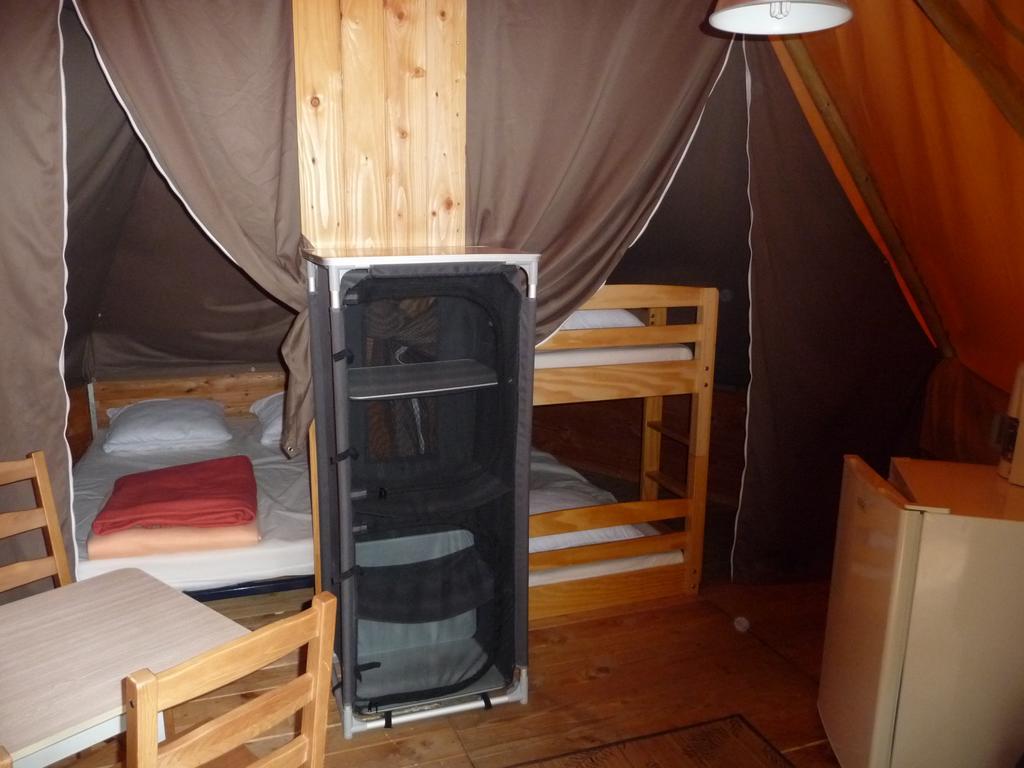 Camping Le Nid Du Parc Hotel Villars-les-Dombes Exterior photo