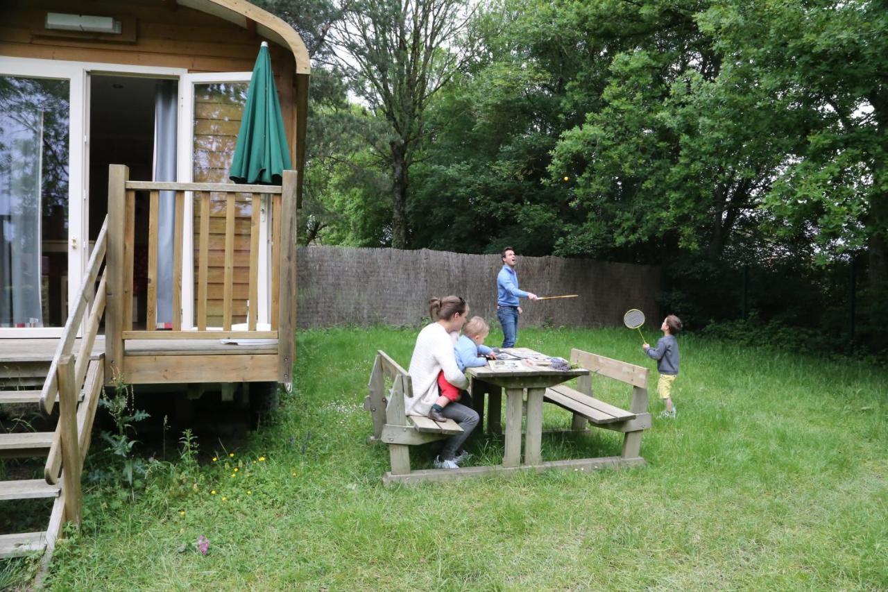 Camping Le Nid Du Parc Villars-les-Dombes Exterior photo