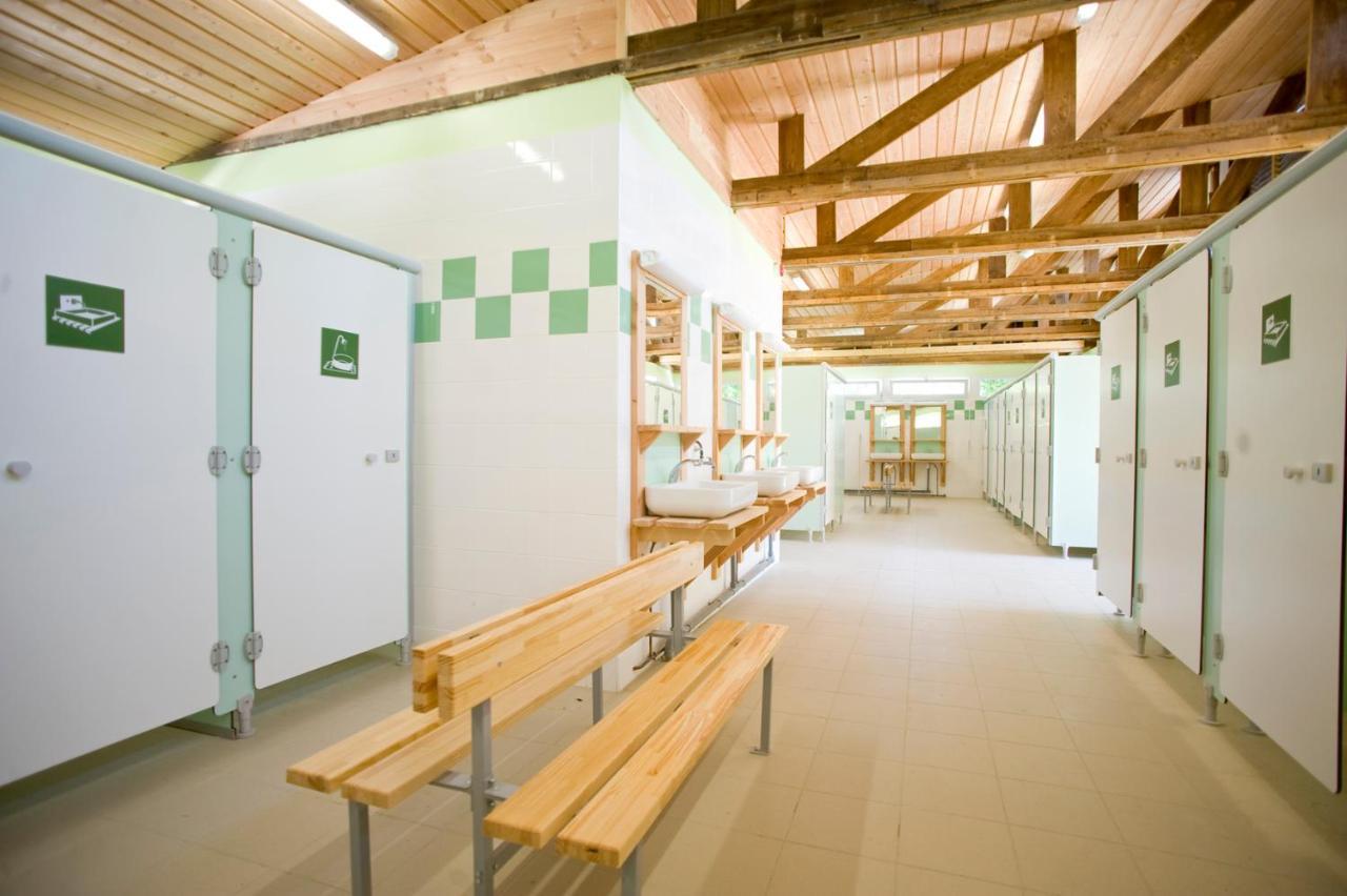 Camping Le Nid Du Parc Villars-les-Dombes Exterior photo