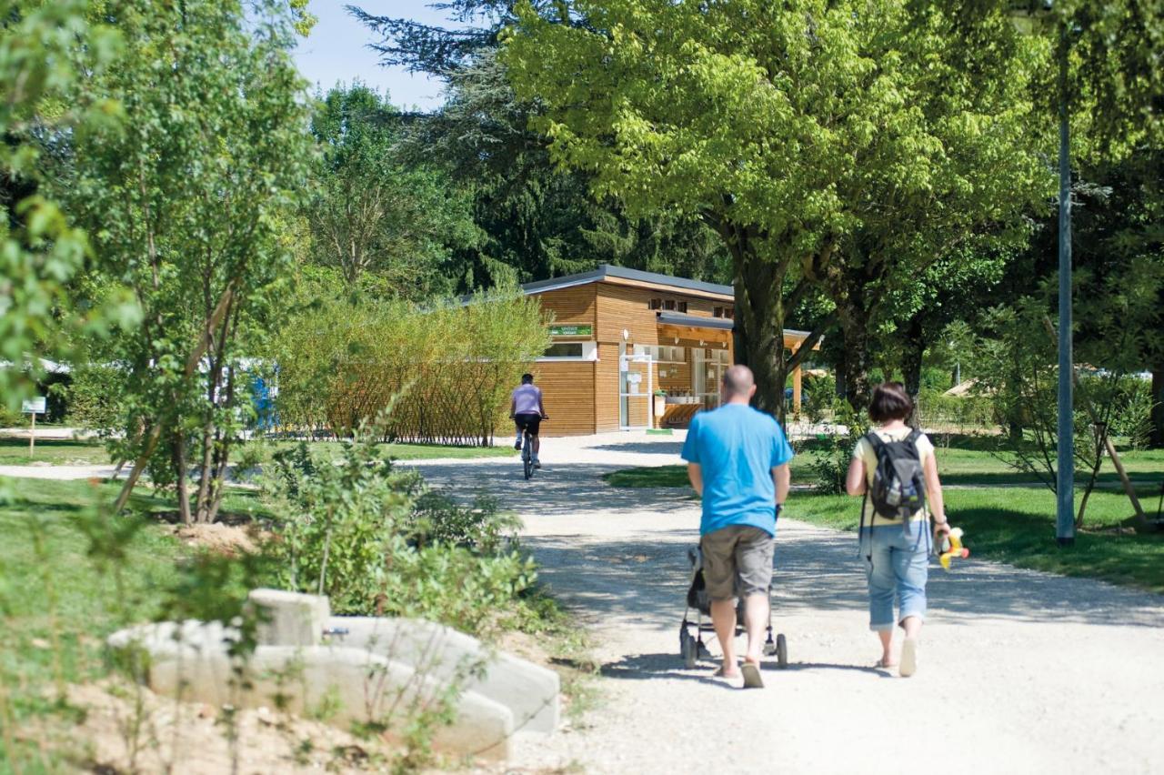 Camping Le Nid Du Parc Villars-les-Dombes Exterior photo
