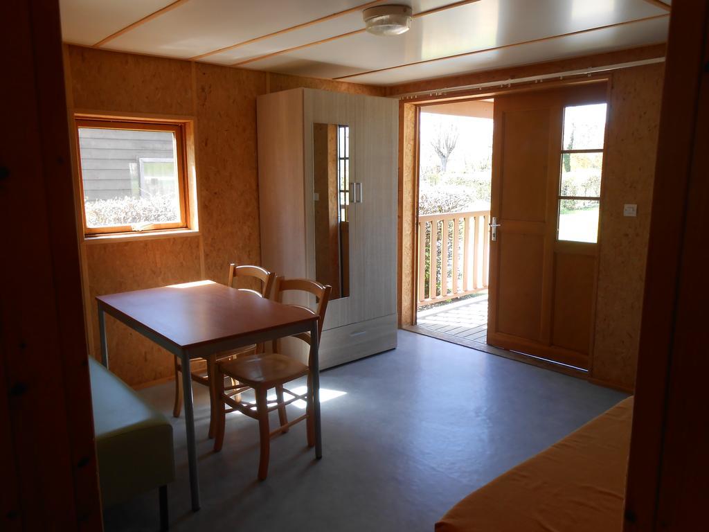 Camping Le Nid Du Parc Villars-les-Dombes Exterior photo