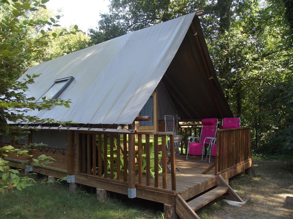 Camping Le Nid Du Parc Villars-les-Dombes Exterior photo