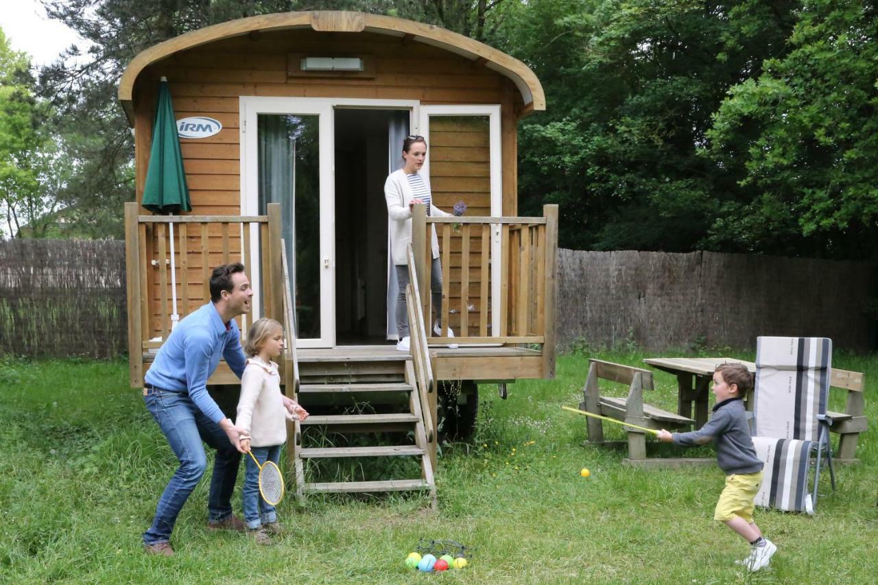Camping Le Nid Du Parc Villars-les-Dombes Exterior photo